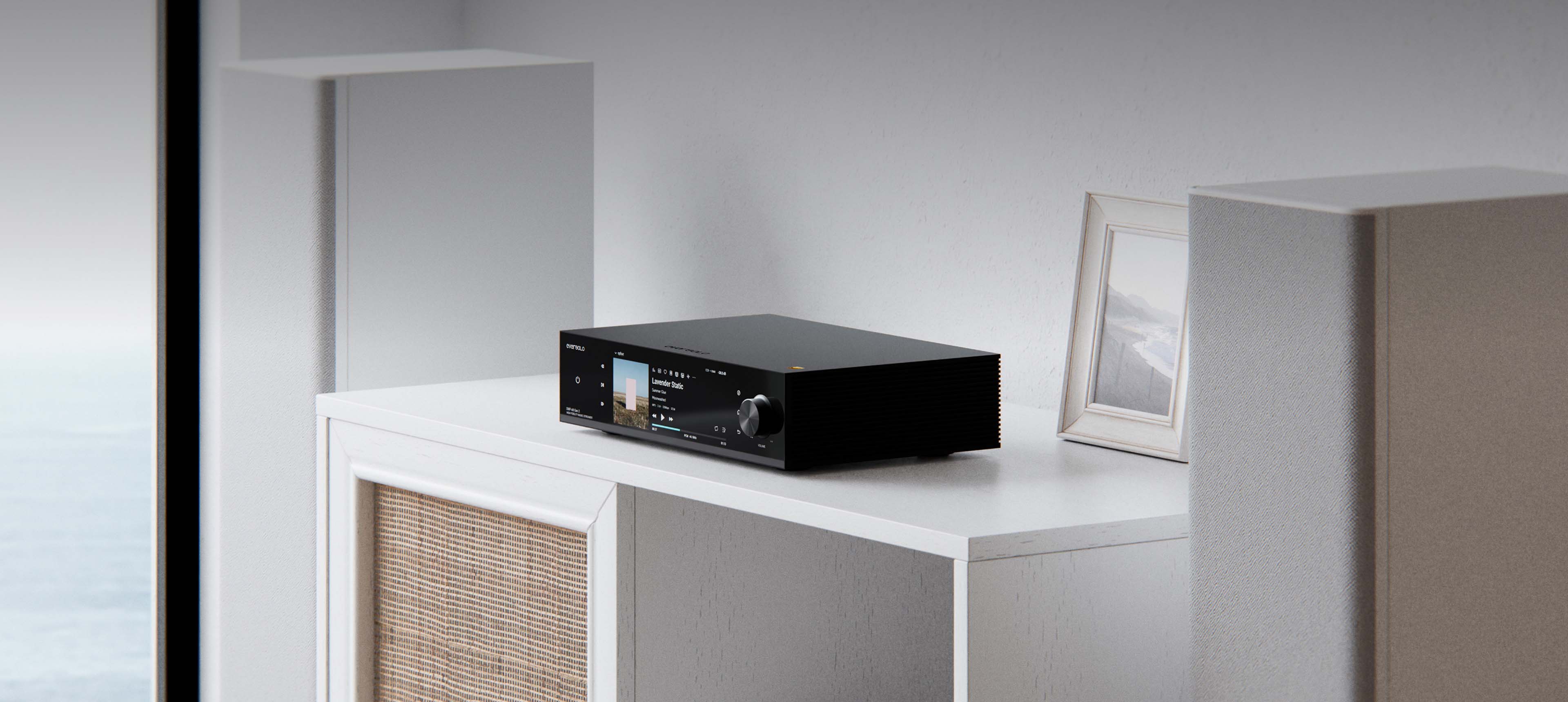 Eversolo DMP-A8 Gen 2 串流播放器置於明亮的居家音響空間